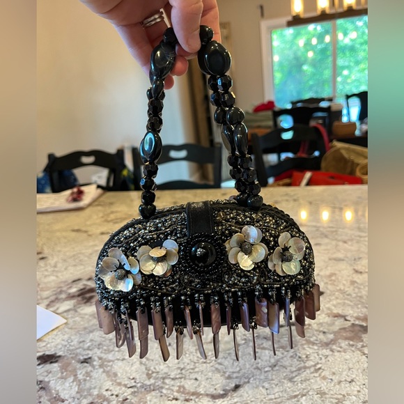 Unique, adorable black flower bead purse - Picture 1 of 5